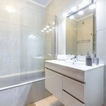 Apartment Lobo