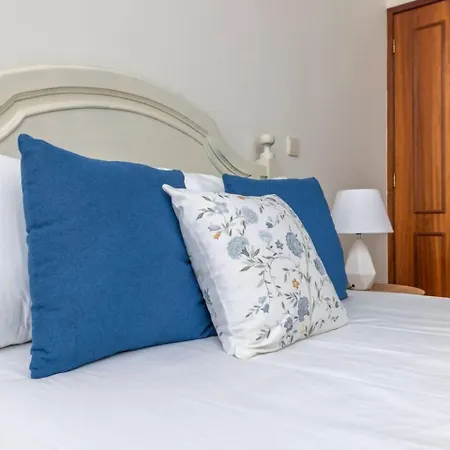 Lobo Apartment